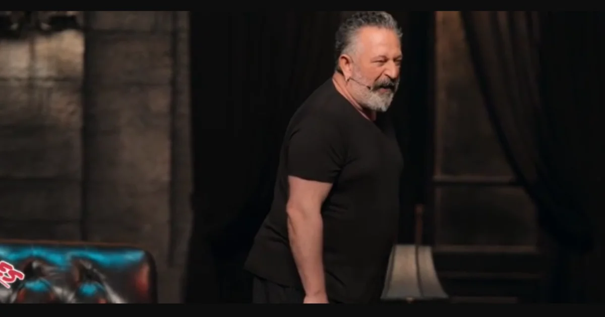 Cem Yılmaz CMXXIV Netflix İncelemesi: 2026’ya Kahkahayla Başlamak